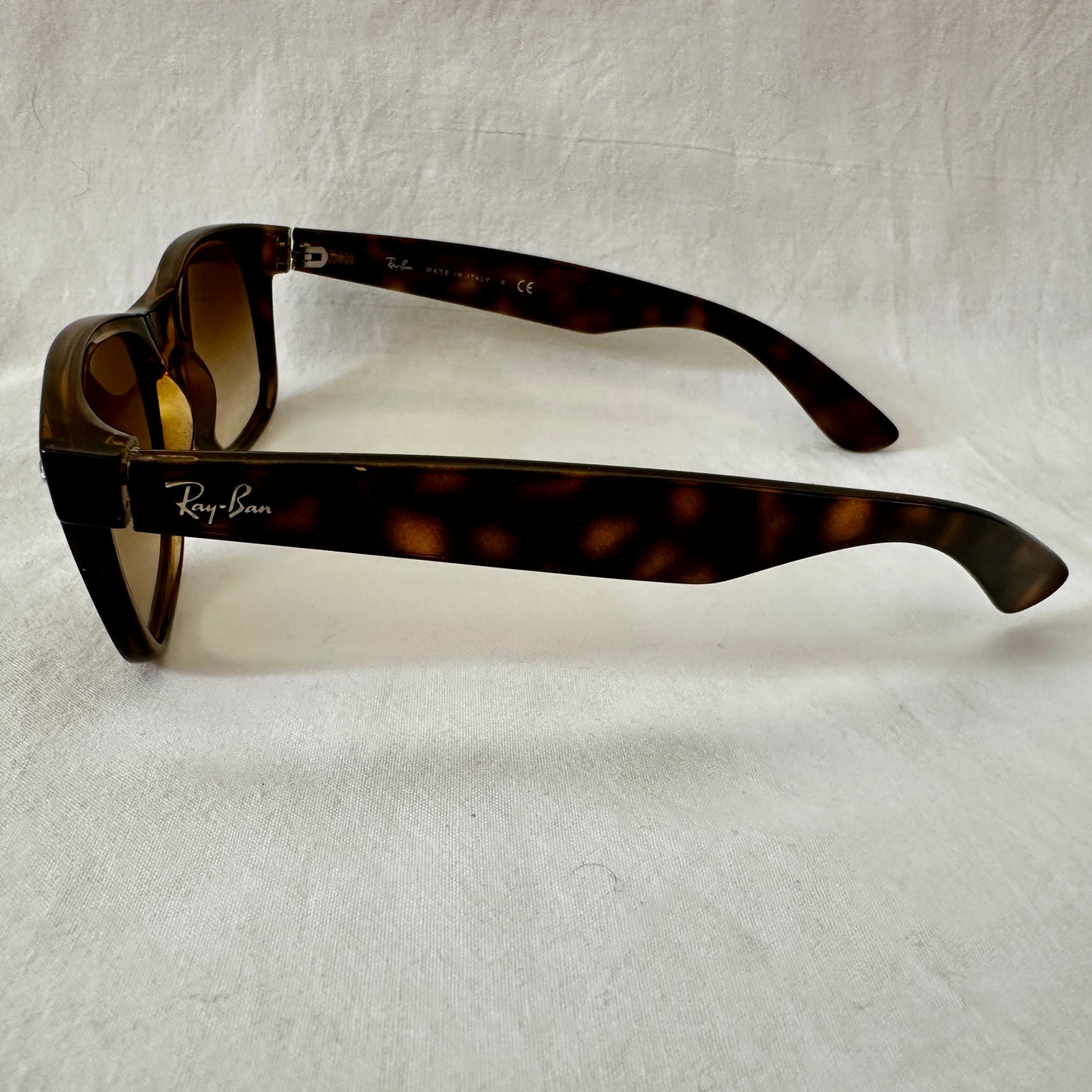 Ray Ban RB 2132 New Wayfarer Tortoise Vintage 90s Sunglasses - Medium - Made in Italy