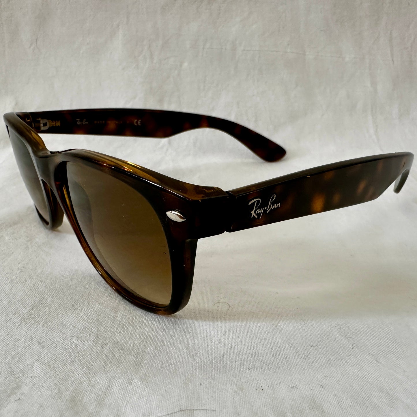 Ray Ban RB 2132 New Wayfarer Tortoise Vintage 90s Sunglasses - Medium - Made in Italy