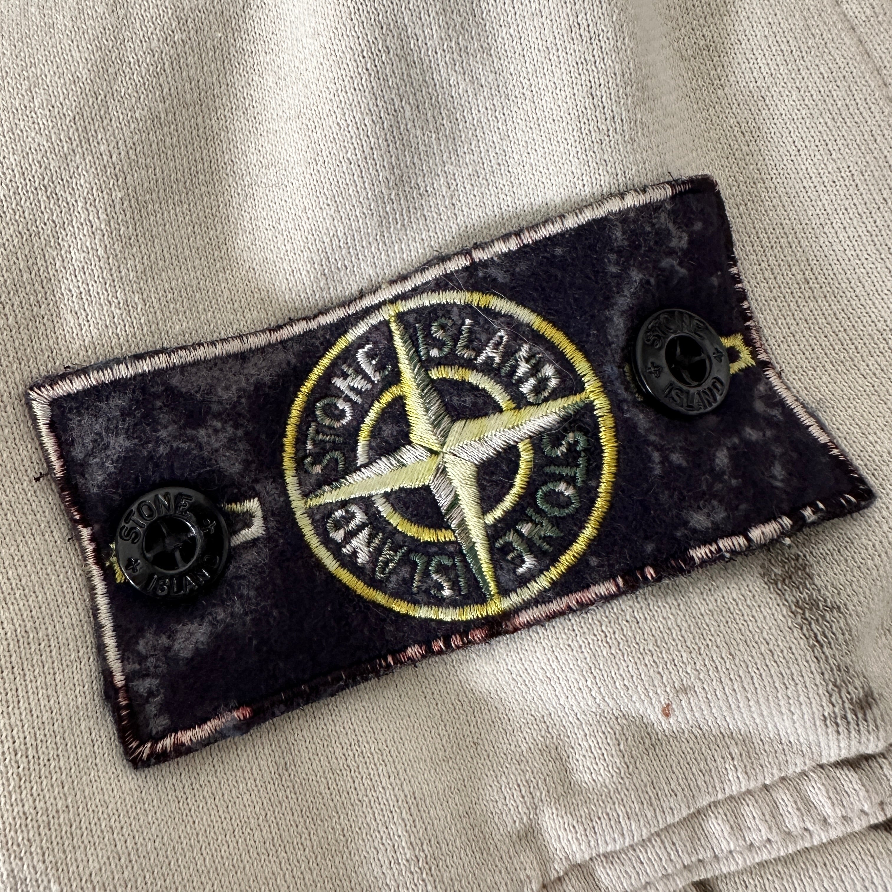 Stone island badge on sale shorts